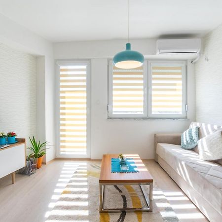 • Charming ǀ Near City Mall ǀ 1Br • Apartment Скопие Екстериор снимка